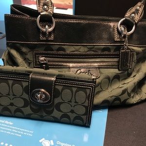 Beautiful gently used green coach purse w/wallet!